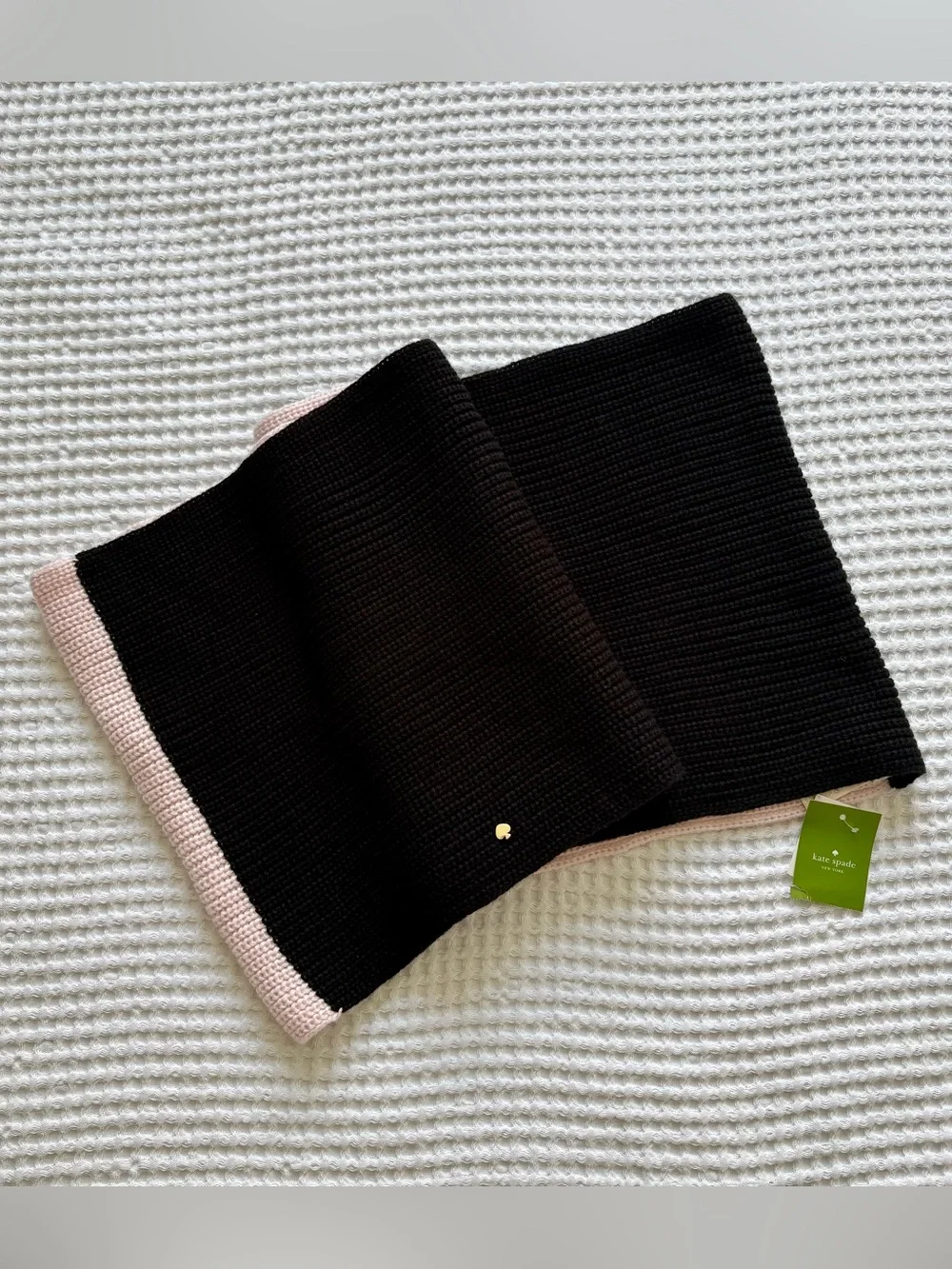 NWT Kate Spade NY Light Pink Black Colorblock Knit Infinity Scarf Gold Charm OS